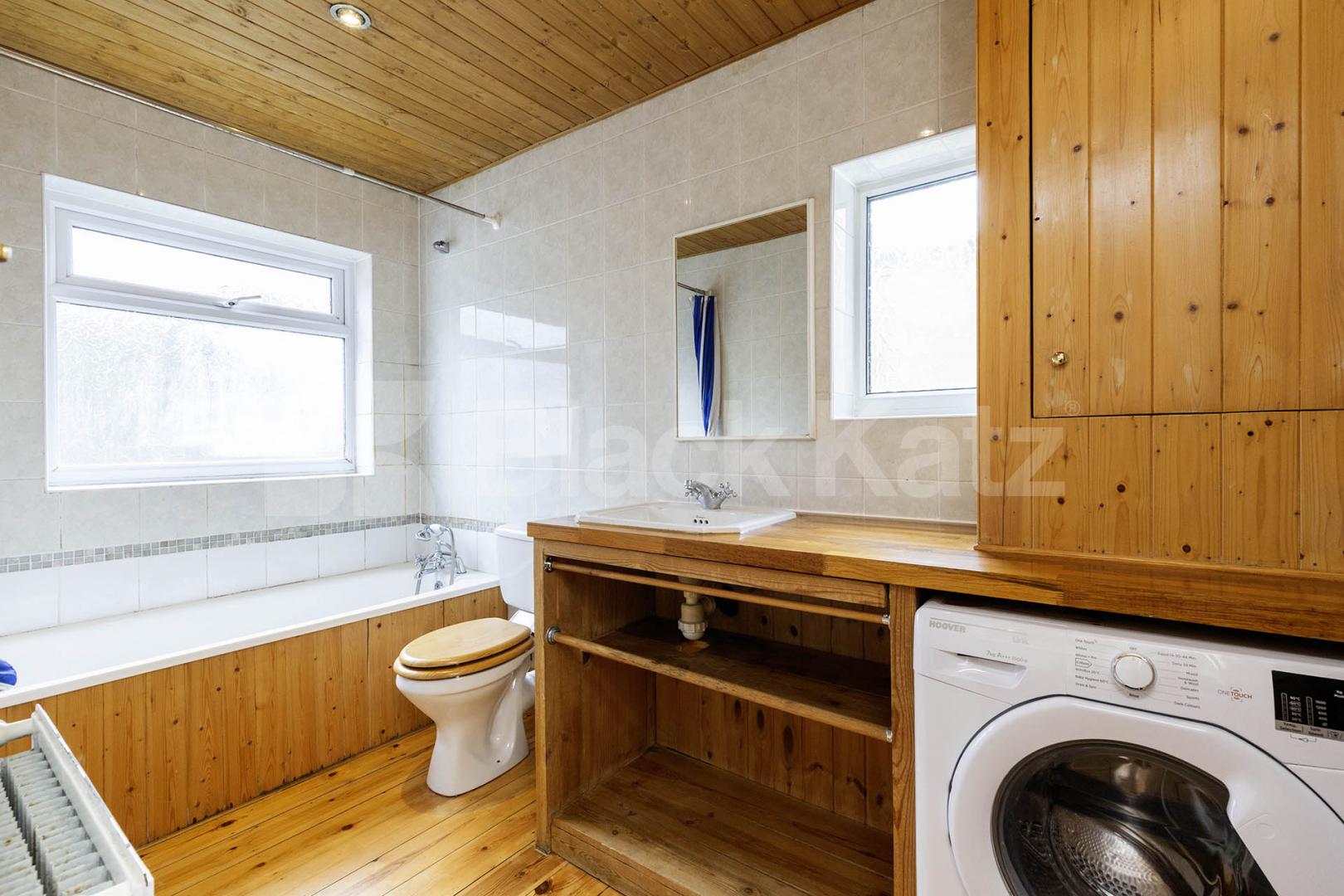 Top floor 1 bedroom with exposed brick and private roof terrace Hillfield Avenue, Crouch End / Hornsey